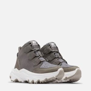 SOREL WOMEN'S KINETIC™ BREAKTHRU CARIBOU SNEAKER BOOT LIKE NEW